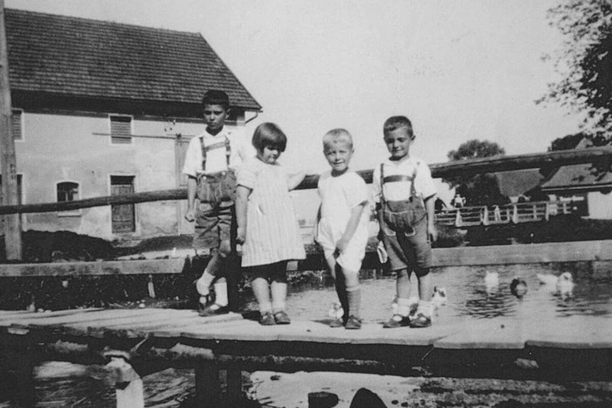 Steg über dem Schramlbach