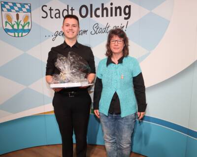 Akkordeonspieler Florian Wagner mit Jugendreferentin Christiane Hillebrand